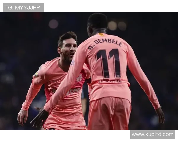 只有一个足球场的球星如何在狭小的舞台上成就传奇与荣耀